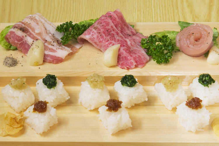 「ガーリックステーキ寿司」用の肉