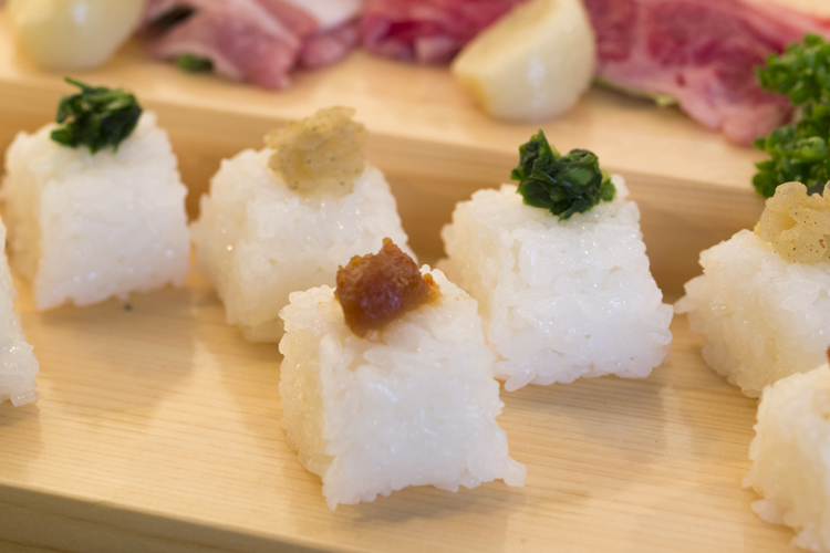 「ガーリックステーキ寿司」用のシャリ
