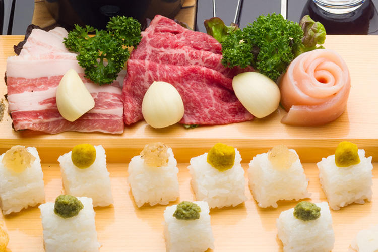 「ガーリックステーキ寿司」用の肉